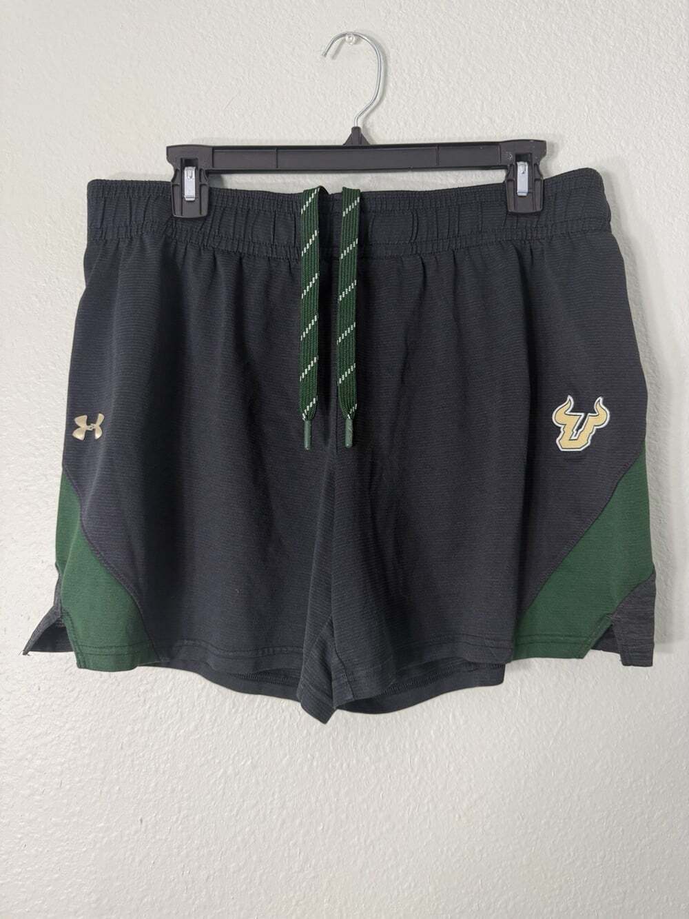 USF Under Armour Athletic Shorts Size Women’s Large - Black NCAA